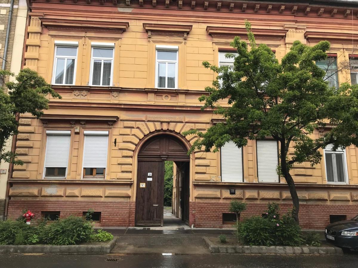 Classic Apartman Сегед Экстерьер фото